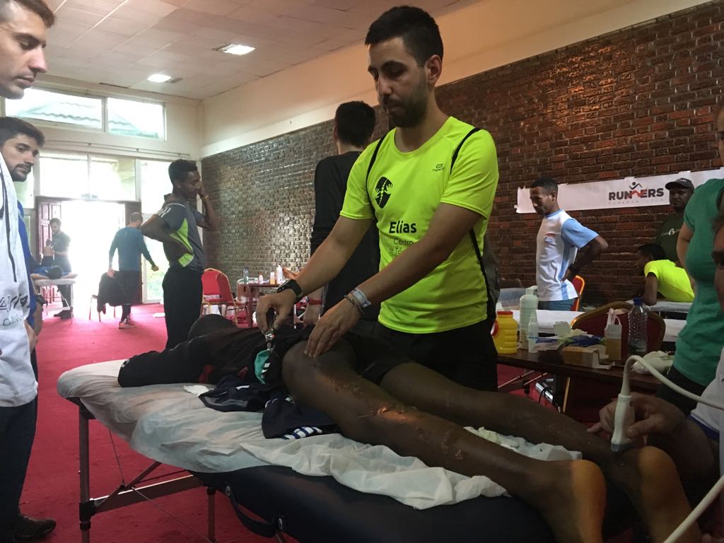 Nuestro fisio <a href="/unaiii85/">Unai Cantalapiedra</a> ya en Etiopia, colaborando con <a href="/run4ethiopia/">RunnersForEthiopia</a> un proyecto de ayuda a jóvenes atletas etíopes sin recusos #solidaridad #colaboracion #Etiopia