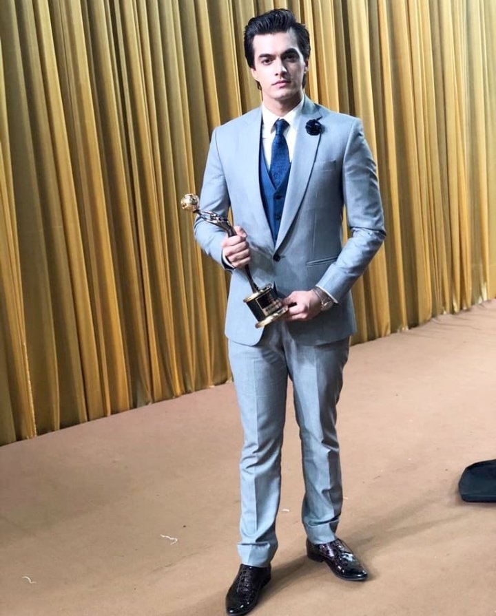 shweta_mak's tweet image. These four are love. Only people I was rooting for🙌
All four of them Slayed last night🔥

Awards are already their❤️
Now looking forward to their performances on Sunday😍

#GoldAwards2018 #Kryan #KaIra #Shivin #yrkkh #BelanWaliBahu