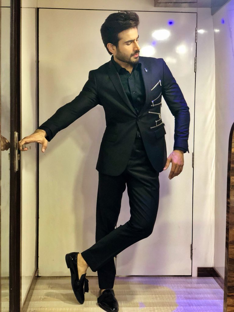 shweta_mak's tweet image. These four are love. Only people I was rooting for🙌
All four of them Slayed last night🔥

Awards are already their❤️
Now looking forward to their performances on Sunday😍

#GoldAwards2018 #Kryan #KaIra #Shivin #yrkkh #BelanWaliBahu