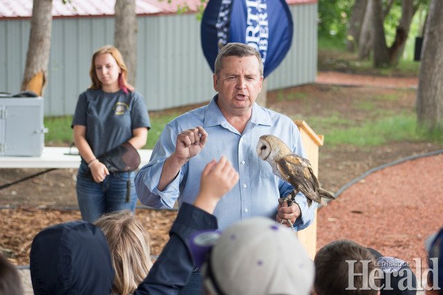 Birds of Prey Centre opens owl amphitheatre - @TimKalHerald reports w/ <a href="/GregoryAllanB/">Gregory Bobinec</a> photo
lethbridgeherald.com/news/lethbridg…
#yql 
<a href="/AbBirdsOfPrey/">AB Birds of Prey</a>