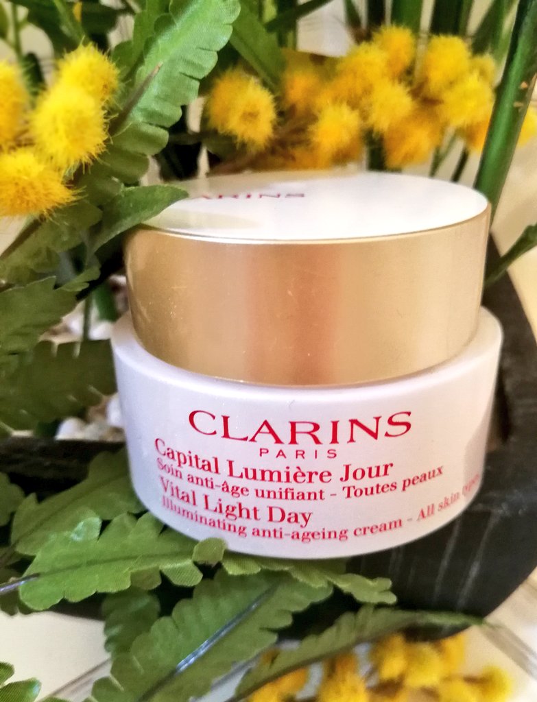 elisacreams's tweet photo. Cuando eres fan del poder de la #fitoterapia 🌿
@ClarinsFR
#CapitalLumiere una crema #AntiAging #iluminadora #unificante #CREAM #clarins #beauty #beautycare #beautyblogger #beautycoach https://t.co/hG7RYyU2Or
