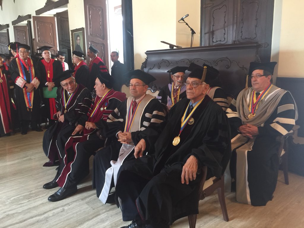 Conferimiento del Doctor Honoria Causa en Derecho al Profesor Aníbal Rueda