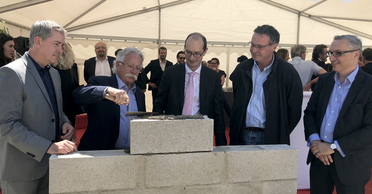 Pose de la 1ère pierre de l'immeuble de #bureaux Jazz à #valdeurope 
+ d'infos bit.ly/2M5tclO
<a href="/ValdEuropeagglo/">Val d'Europe Agglomération</a> @Marne_la_Vallee <a href="/_epaFrance/">EpaFrance</a> <a href="/realestatevde/">Real Estate Development by Euro Disney</a> @LNCdigital 
#artdeco #entreprises #business #developement