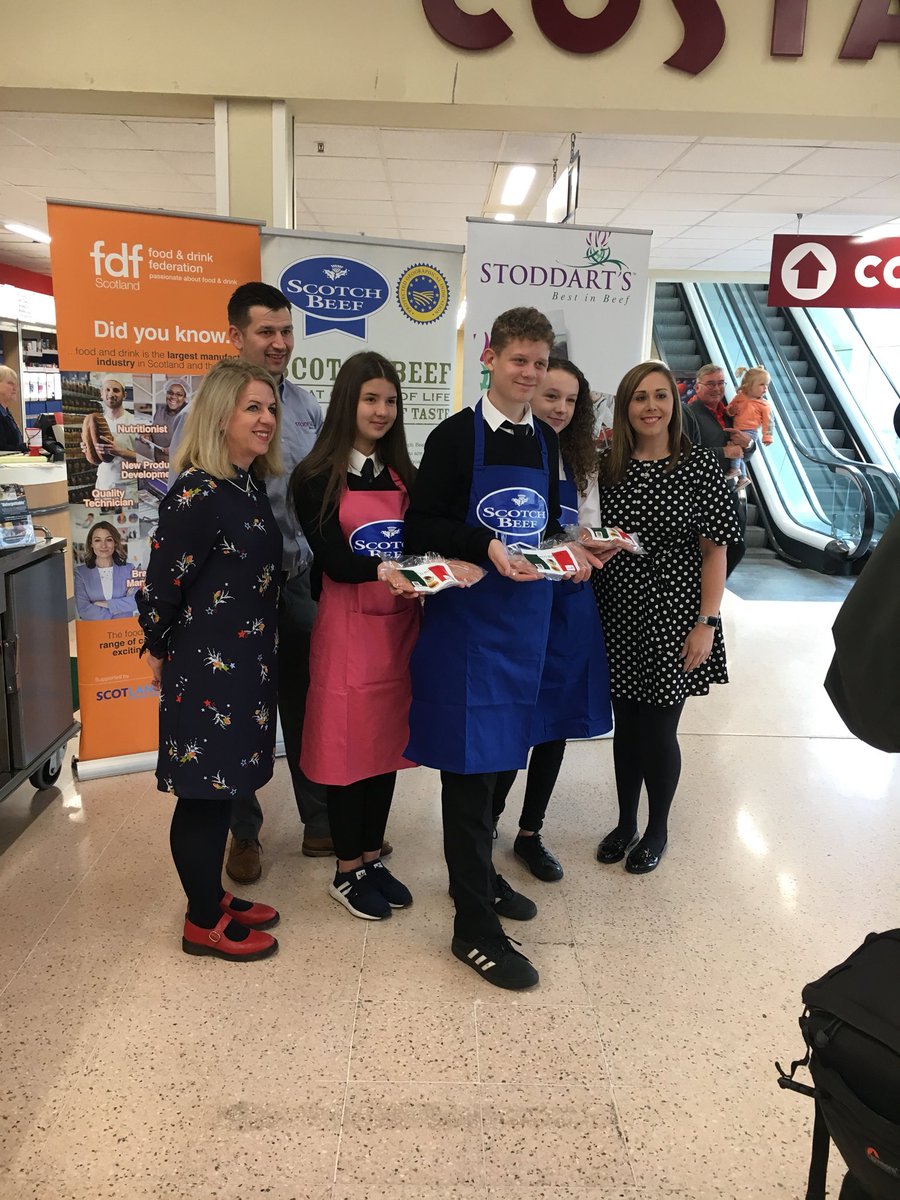 BathAcadNews's tweet photo. Make it with Meat grand finale at Tesco Bathgate today 🍔🍔#makeitwithmeat https://t.co/wmodw2VHSN