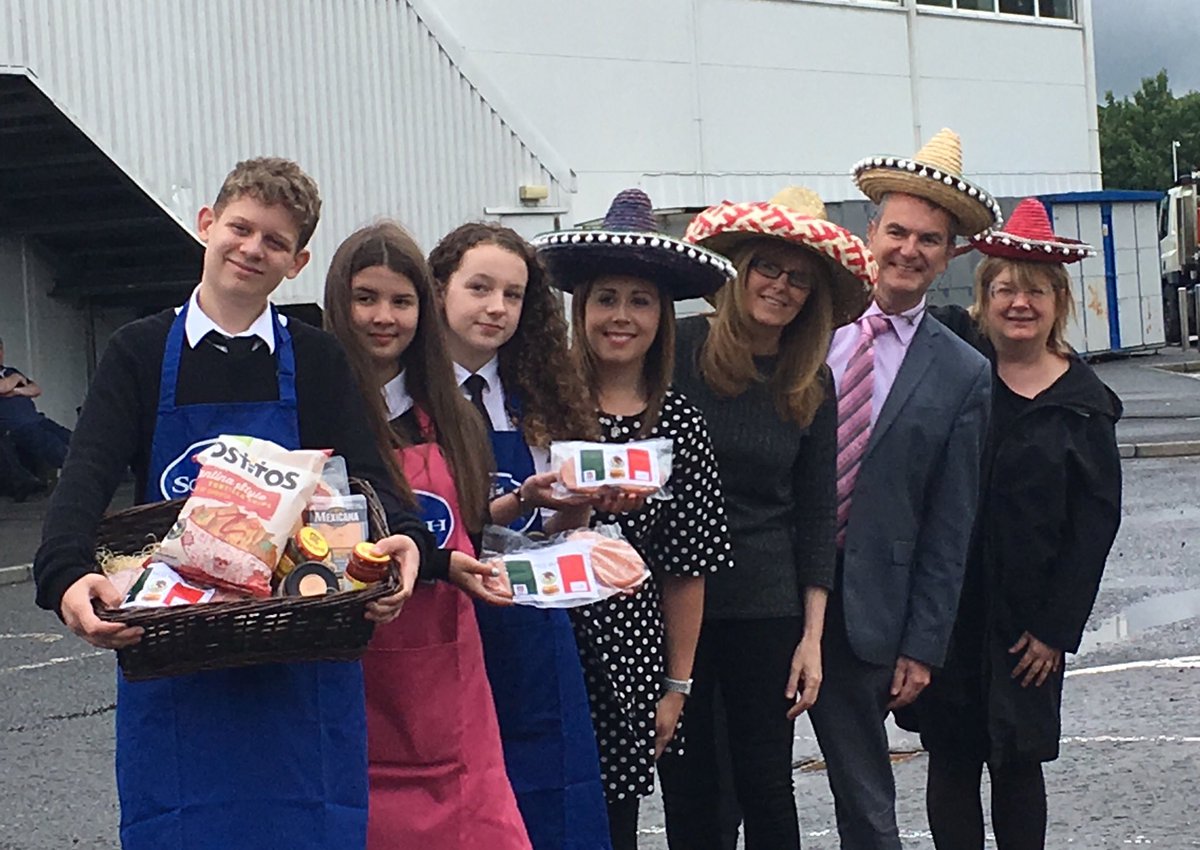 BathAcadNews's tweet photo. Make it with Meat grand finale at Tesco Bathgate today 🍔🍔#makeitwithmeat https://t.co/wmodw2VHSN