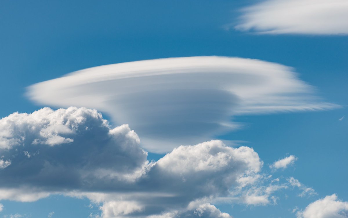 Saw neat Lenticularis stack 2 days ago. #lenticularcloud