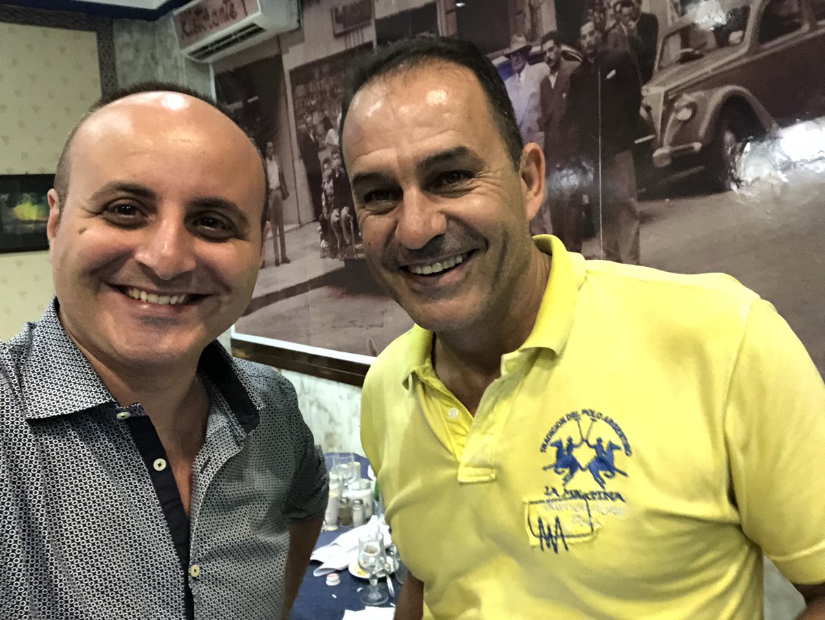 apetrazzuolo's tweet photo. Che gioia ritrovarti amico mio #andrecruz grazie alla carrambata di #mimmomei con l’altro grande ex azzurro #lucaaltomare i pranzi a sorpresa che non dimentichi @napolimagazine @petrazzuolo https://t.co/VBISlwX9dE