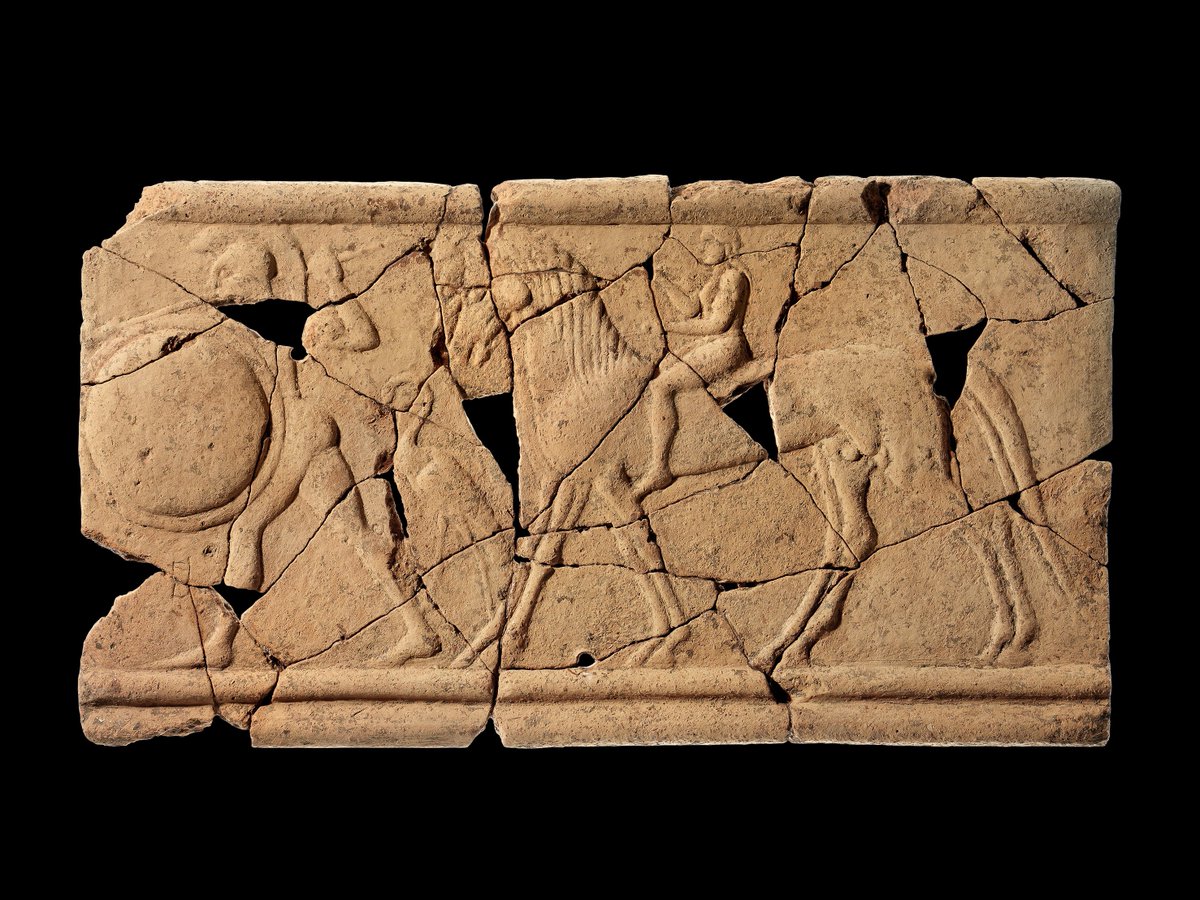girogustando1's tweet photo. Torre Satriano, Poggio Civitate e i resti delle ville del VI secolo AC: somiglianze  sorprendenti!  ➡️➡️http://bit.l/etruscolucano #Girogustando #a4mani #Siena #Matera #archeologie #21giugno #cucina #Toscana #Basilicata #Arcobalenodestate @archeostorie @MediterraneoAnt https://t.co/d67NBMSngf