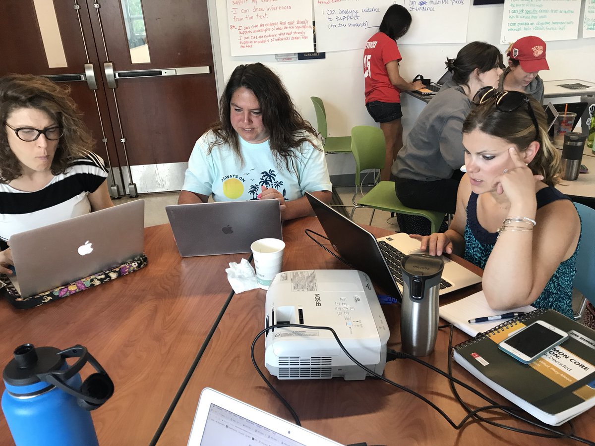 HPS 6-12 ELA teachers hard at work writing curriculum. Focusing on putting the student at the center of their learning!! #scl #workshopmodel <a href="/hartfordsuper/">Dr. Andraé Townsel</a>