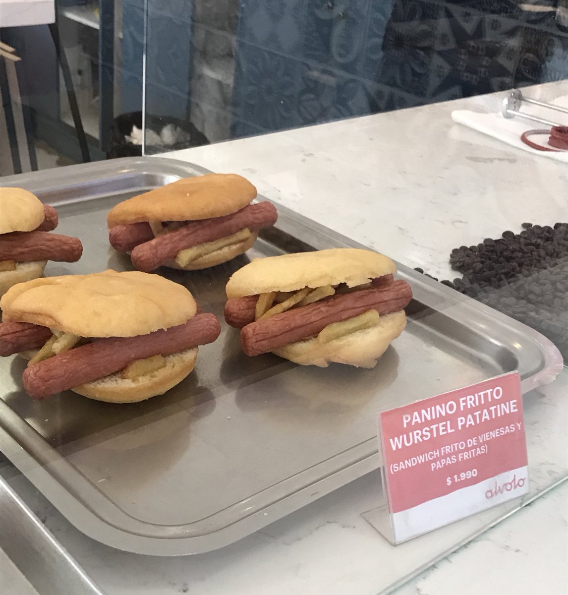 la_yuko's tweet image. Solo en la uc podrian ponerle PANINO FRITTO WURSTEL PATATINE a un pan con vienesa y papas fritas