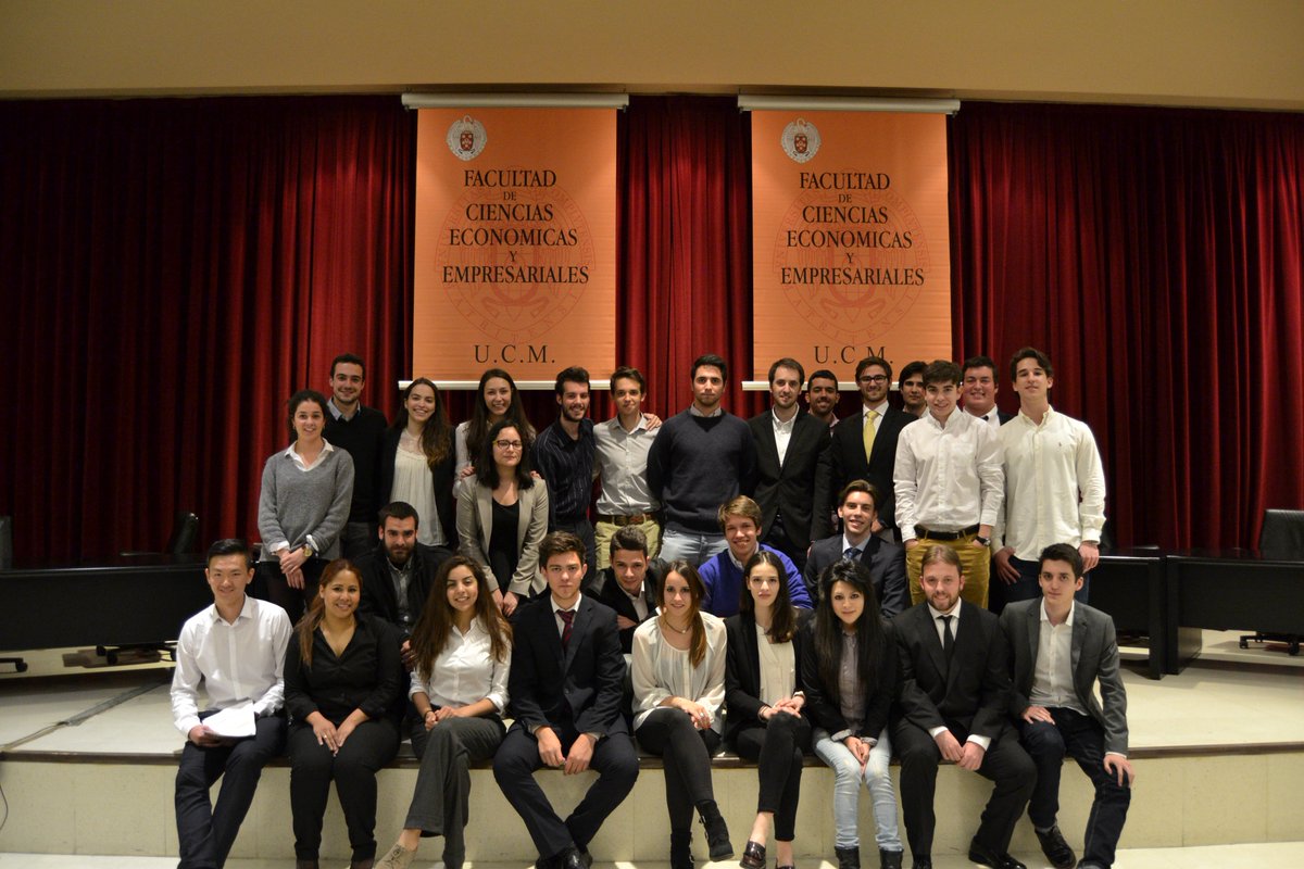 El PhDay del 22 de Octubre es la mejor ocasión para conocer los proyectos de los compañeros de doctorado y una estupenda oportunidad de mejora. Mas info en economicasyempresariales.ucm.es/phday