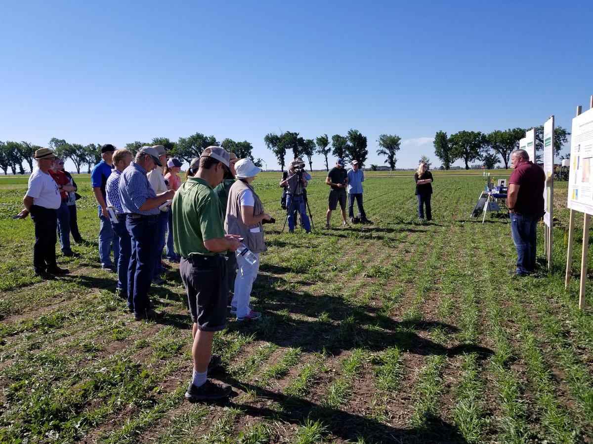 GrowStewardship's tweet photo. Kicking of this years #FSFS18 with Mike Harding and Danica Baines; talking about bees and diseases! https://t.co/tzMpqQEoIM