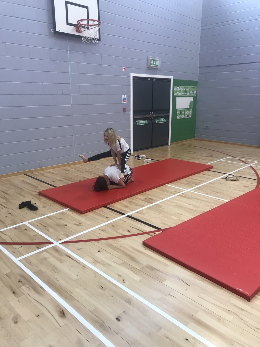 HolyCross_PE's tweet image. Fantastic partner work today in PE from 2E/F girls. #balanceandcontrol