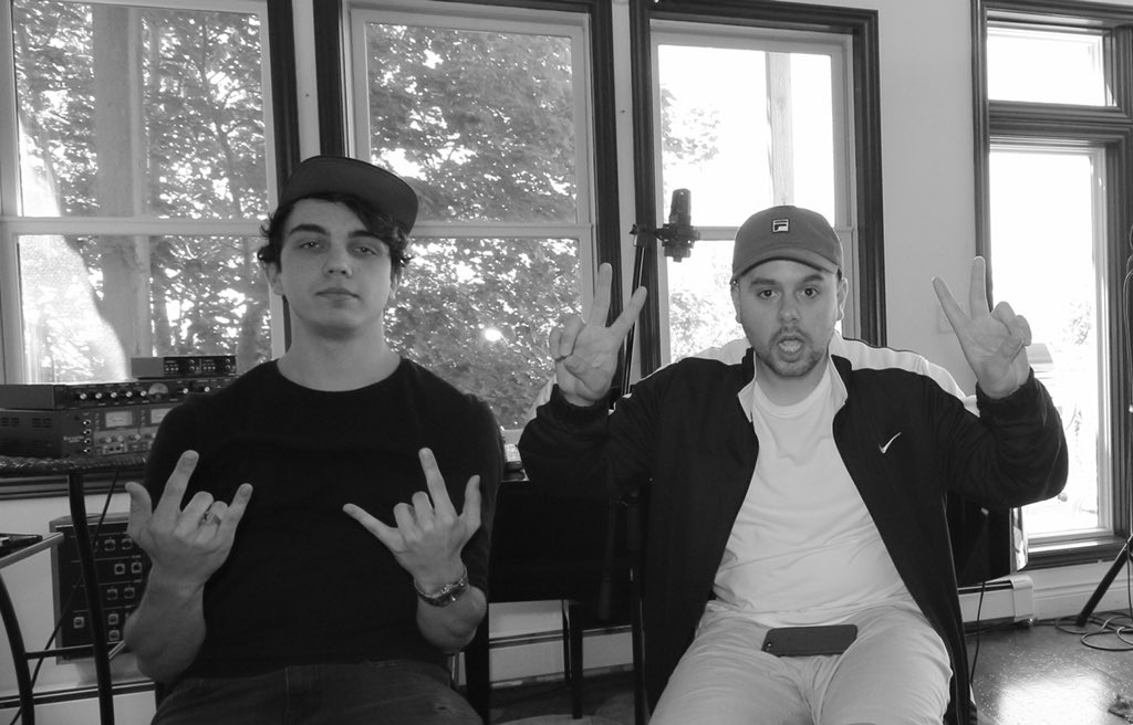 QuakeMatthews's tweet photo. Mobbin w/ @CRaymakmusic #songworks2018 https://t.co/HGTayhqU7r