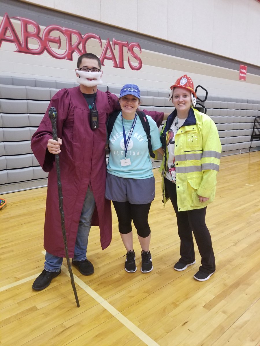 EQ_Smith's tweet photo. Smith Staff go above and beyond for dress up!! #AdventureTheme ๐๐ https://t.co/2e2kfCPjDI