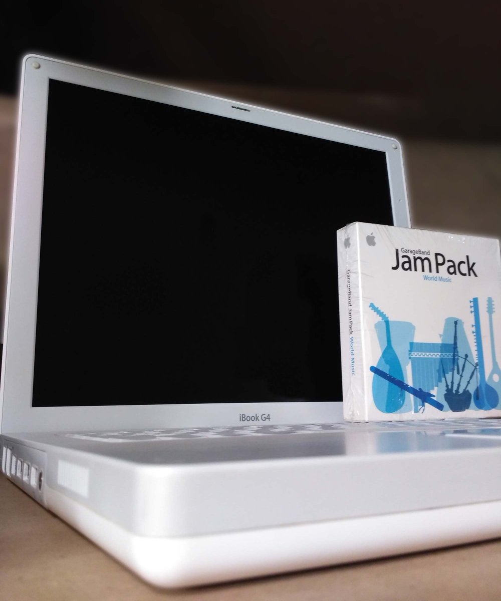 Framegirona's tweet photo. NOVA ADQUISICIÓ A LA COL·LECCIÓ! · FRAME 

L'Ibook G4 ha arribat a la col·lecció de Frame per quedar-s'hi! Sumem un nou membre a la gran família Apple de l'agència. Un esglaó més de l'evolució. ;)  

#Frame #família #apple  #generacions https://t.co/5EQC9AnSQQ