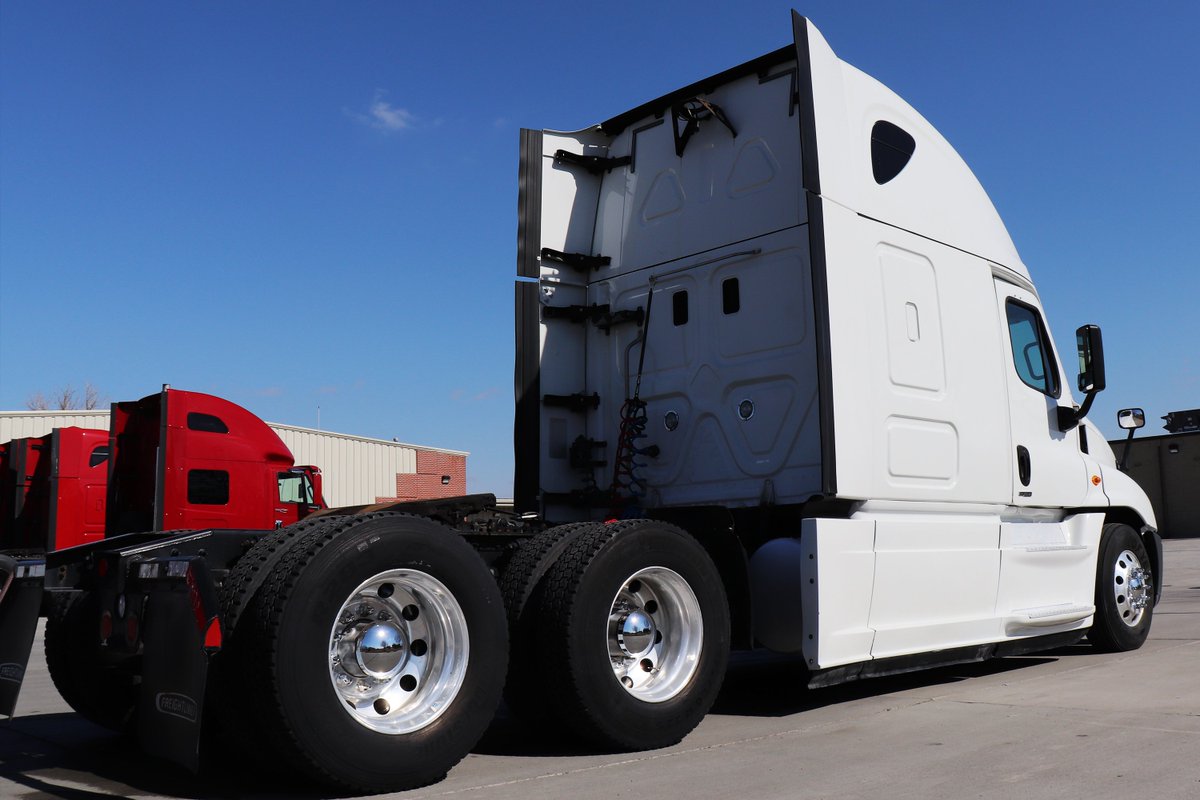 Lone Mountain Truck Leasing On Twitter Over 100 Freightliner