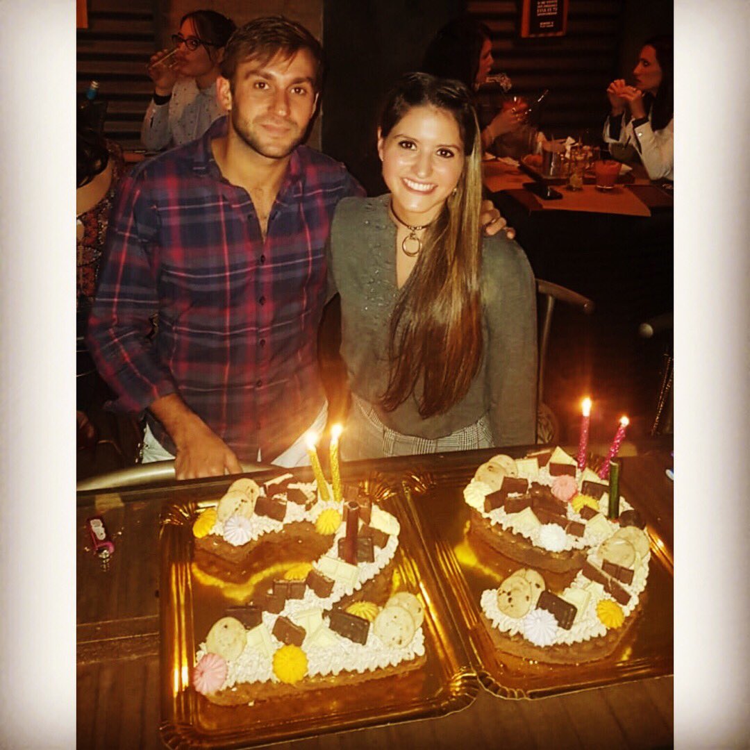 MelekMVB's tweet photo. Rodeada de la gente que quiero. ❤️ #Mis29 https://t.co/b8sz7a3B03