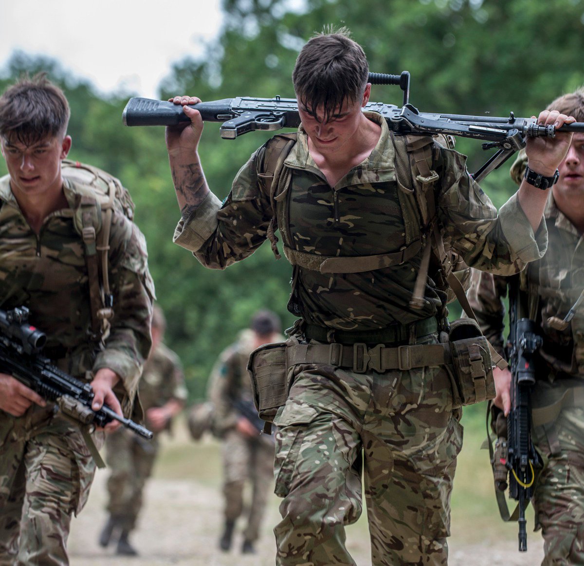 BritishArmy's tweet photo. Paratroopers of 3rd Battalion The Parachute Regiment compete against each other during the first day of the Budd VC Cup Platoon Competition, testing their soldiering skills, endurance and navigation https://t.co/WTCsTHeEd9