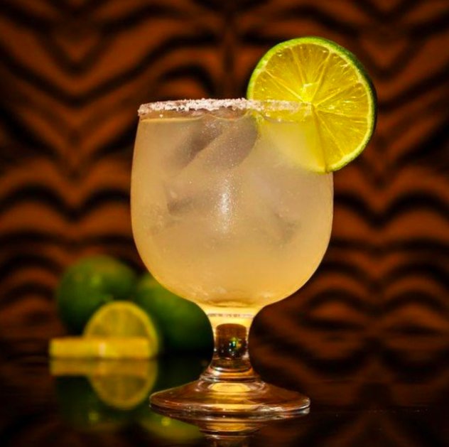 Treat yourself to a nice cold drink at #JoeAllen today!