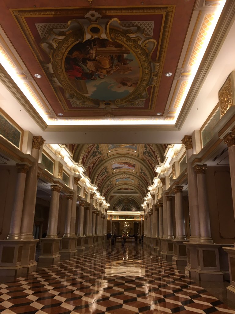 SheriLobster's tweet photo. @VenetianVegas such amazing lobby https://t.co/SZClZLW8V5