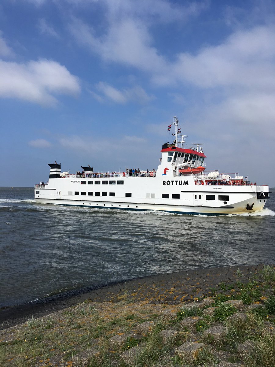 RixtVries's tweet image. Groep 6 @fennemaskoalle waait fris en fruitig de haven van @havenlauwersoog binnen. Top dag voor #schoolreisje #strand #zee #Schiermonnikoog