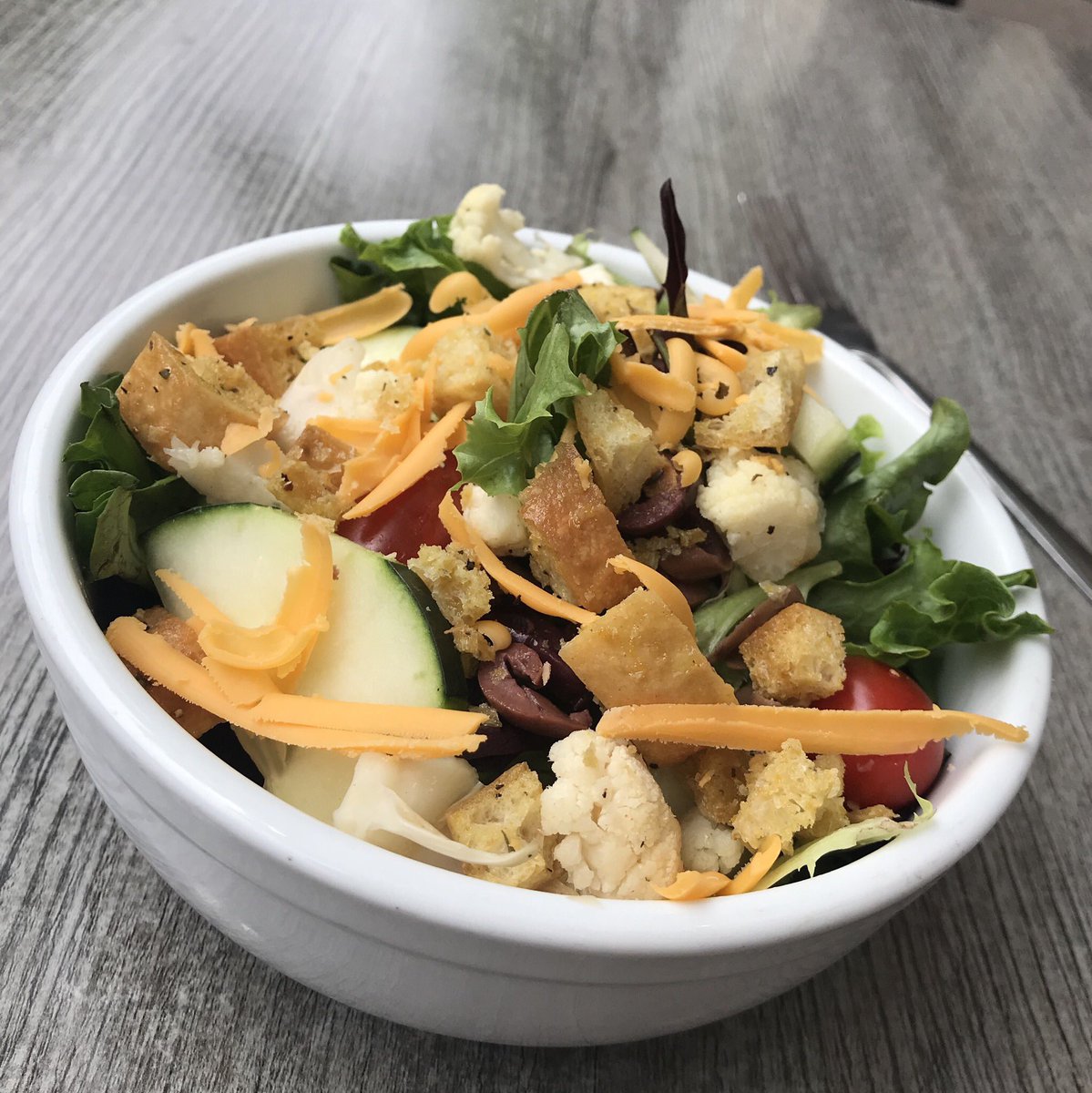 IansMadison's tweet photo. It’s time to reward one lucky follower with a week’s worth of free signature salads! Retweet and you’re entered to win! #IansPizza #WellnessWednesday https://t.co/VPfMlc1sYn