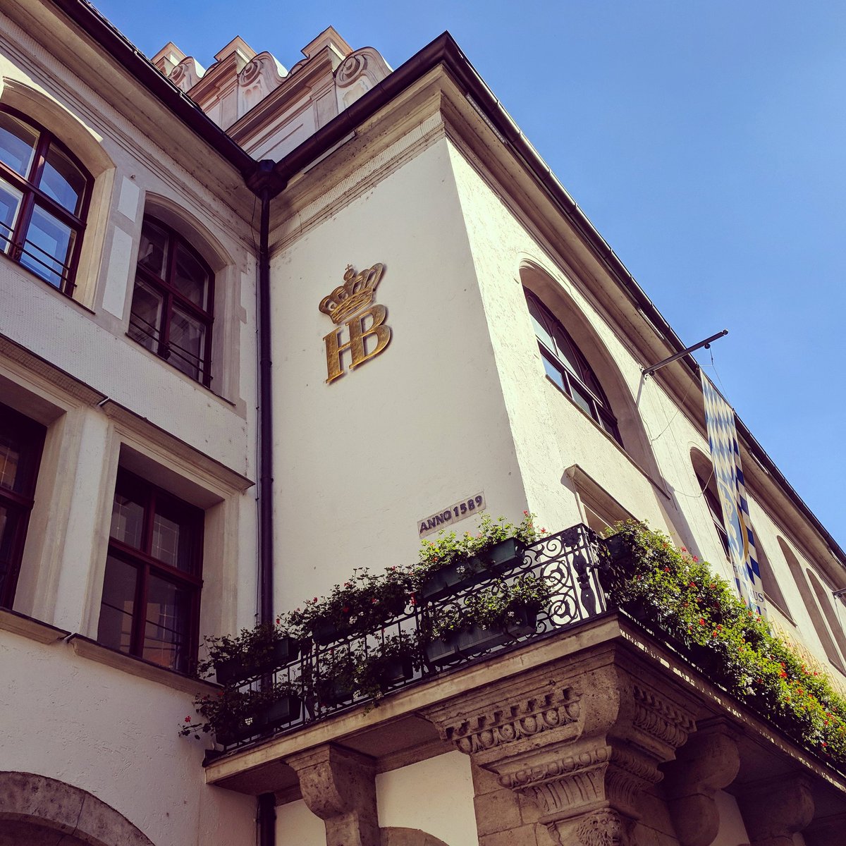 Improvember's tweet photo. Munich - Come for the Improv, stay for the beer!
11 days left to sign up: https://t.co/vEpKGgNwLx

Hope to see you there!
Photo https://t.co/kwPW6tnV3v

#improv #theatre #munich #festival #beer https://t.co/YFLWGkC9x1