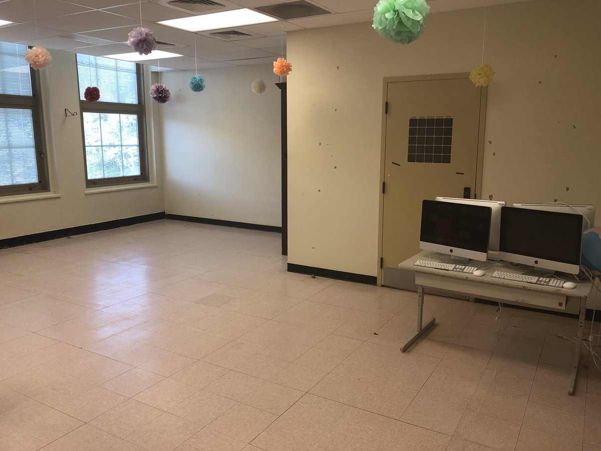 DEndresHPS_CGA's tweet photo. Did I mention??? I have NO idea what furniture I will even have? Not sure if I will have desks or tables...and I guess the chairs are already spoken for since they were for littles. Btw...I hung the pom-poms to make it look a little more festive! #flipmyclassroom https://t.co/JfsOpncQ0d