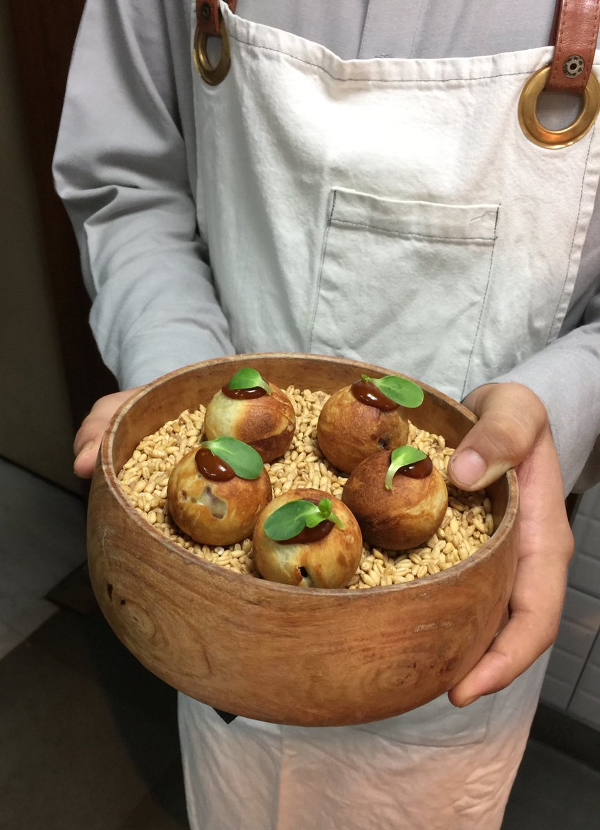 MasqueBombay's tweet photo. ...like this takoyaki stuffed with Goan sausage and sweet potato. #sapphirejourneys #stircreativity #starofbombay #bombaysapphire
@bpbmumbai #coupcard https://t.co/fqpfr997tP