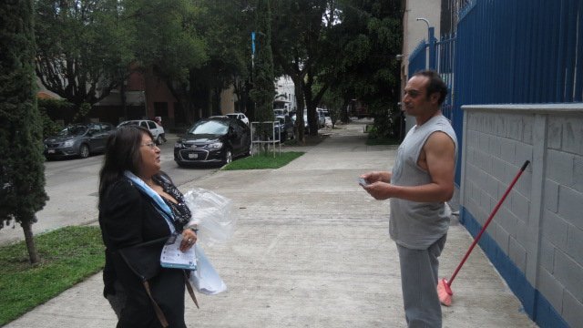 LizPalmaD12's tweet photo. #SeguimosTrabajando recorrimos casa por casa de #CiudadanxaCiudadanx la colonia Roma Sur, donde nos encontramos personas como la Sra Lucía de 93 años que nos trasmitió un gran ánimo #MiAlianzaEsConUstedes, #VecinosHagamosEquipo #NoPidoSoloUnVoto #PidoQueMeContraten https://t.co/25O1BSshBm