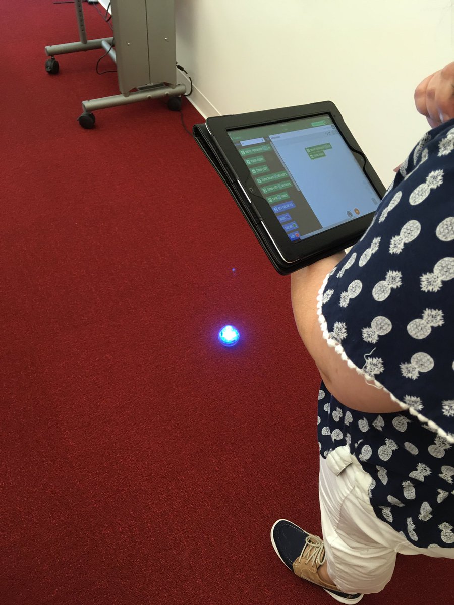 _davidkmann's tweet image. Oh Snap! Educators using @SASeducator CodeSnaps at #edcampCode. #CS4NC #codemore #ohsnap #sasteacherteam2018