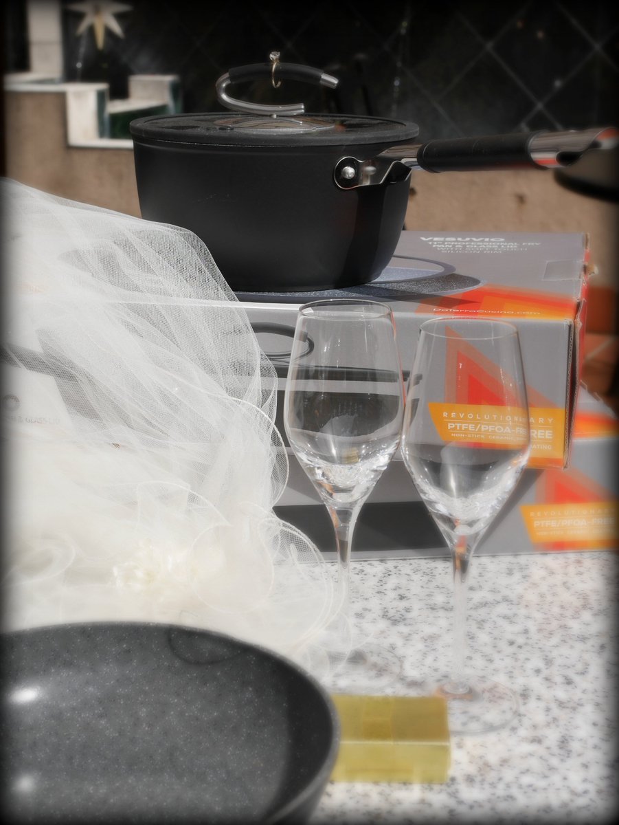 DaTerraCucina's tweet image. Need a wedding gift? Start the new couple out right with professional cookware from DaTerra Cucina. #cookwareupgrade #weddinggift #lovecooking #giftsforher #giftsforhim
