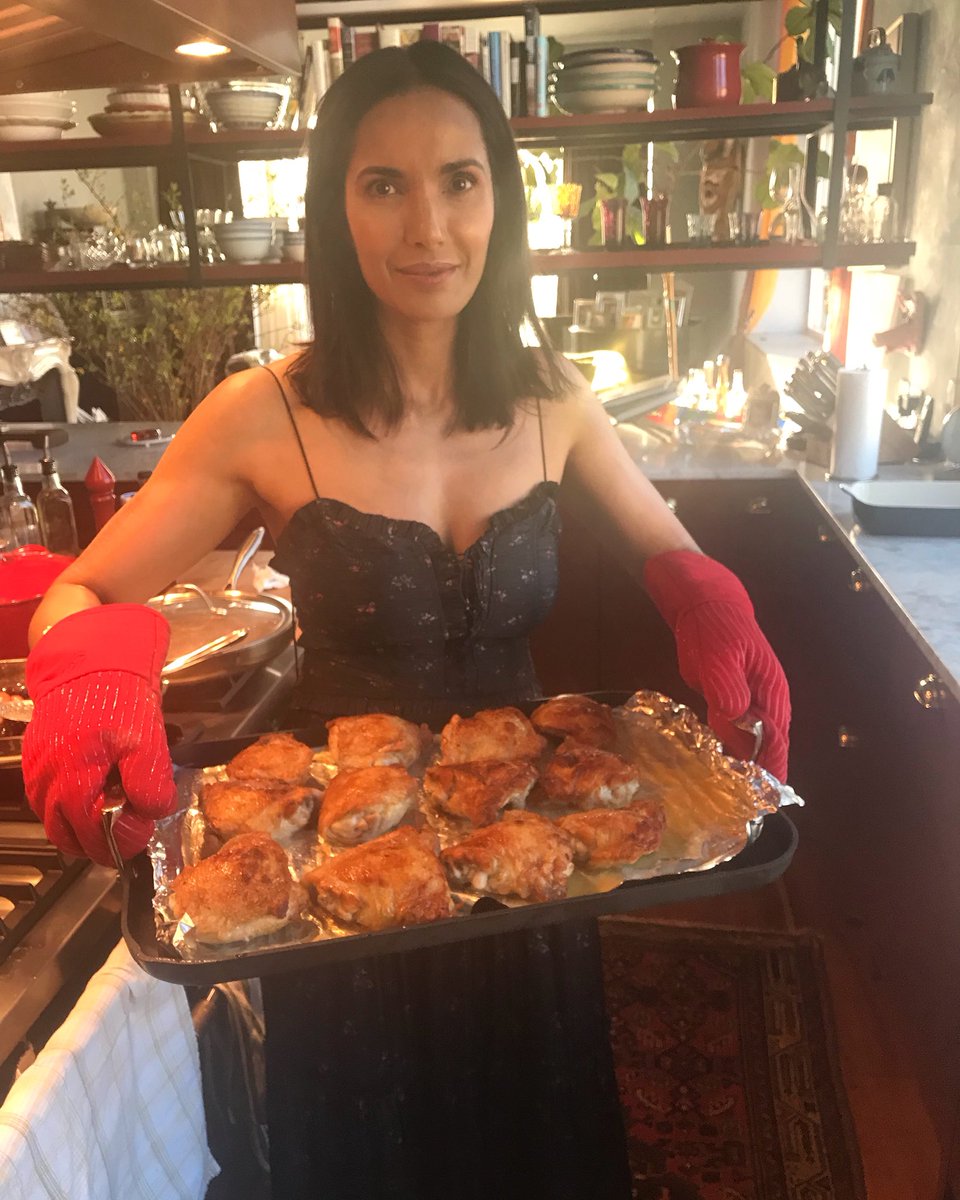 PadmaLakshmi's tweet image. Bye Kentucky! Off to make some hot chicken of my own 🎬🔥 #TopChef #issawrap