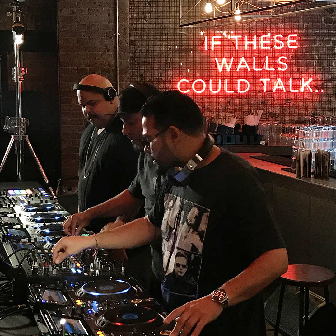 TheSmenOfficial's tweet photo. 6 CDJ's, 2 mixers, a sampler and 3 Smen... #WhoWeAre https://t.co/Ln5KVnxXw2