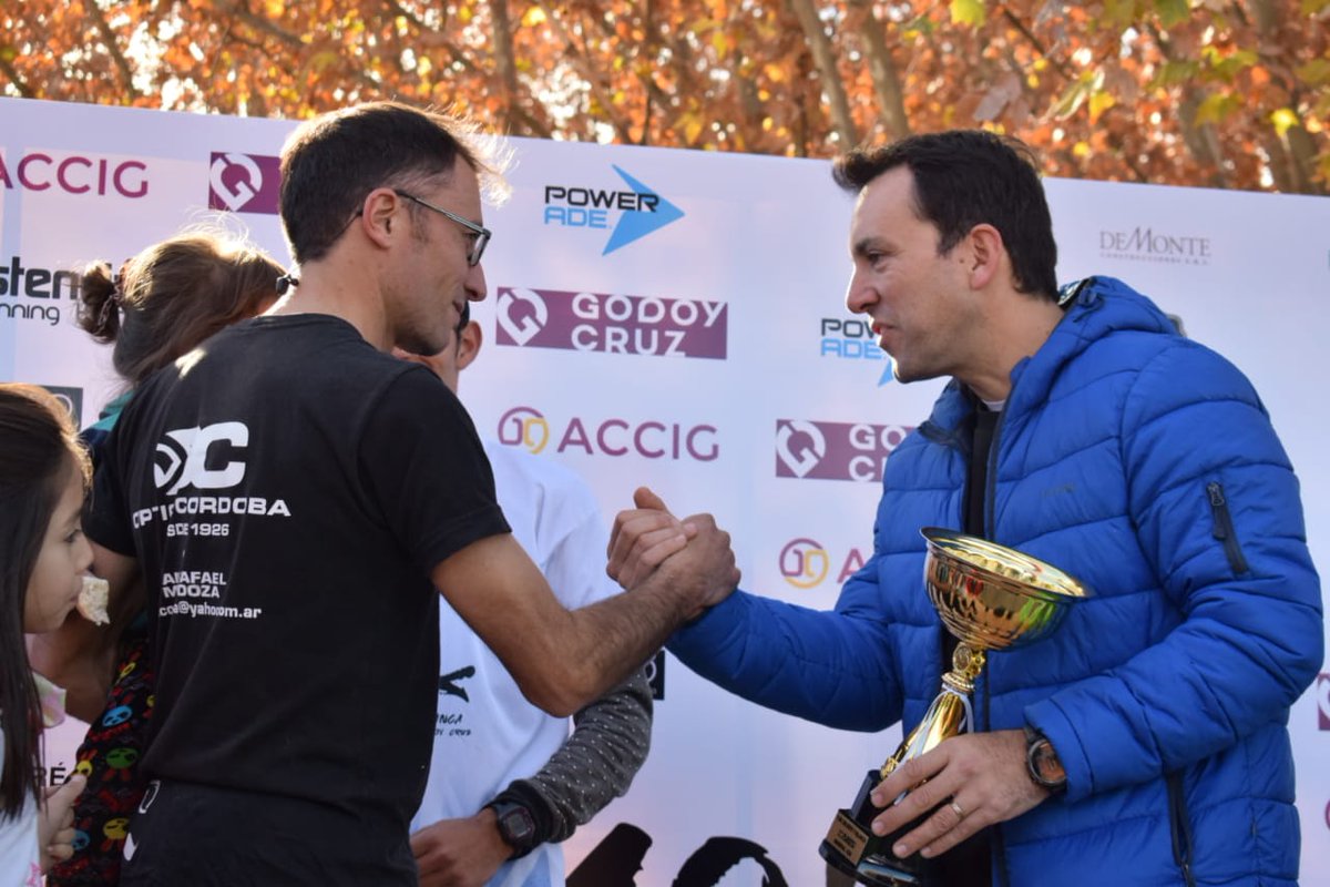 TadeoGZ's tweet photo. En el #DiaDeLaBandera se corrió en Godoy Cruz la Maratón 10K Celeste y Blanca organizada por la @ACCIG_GC . Felicitaciónes a todos los participantes!!! https://t.co/lLqRUQIQjK
