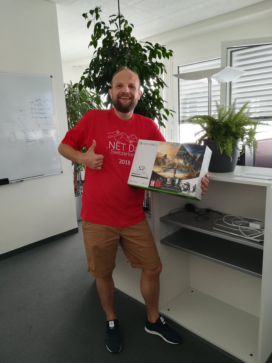 dotnetday_ch's tweet image. We proudly present the winner of the tombola at the #dotnetday18. Congratulations and have fun with your @Xbox