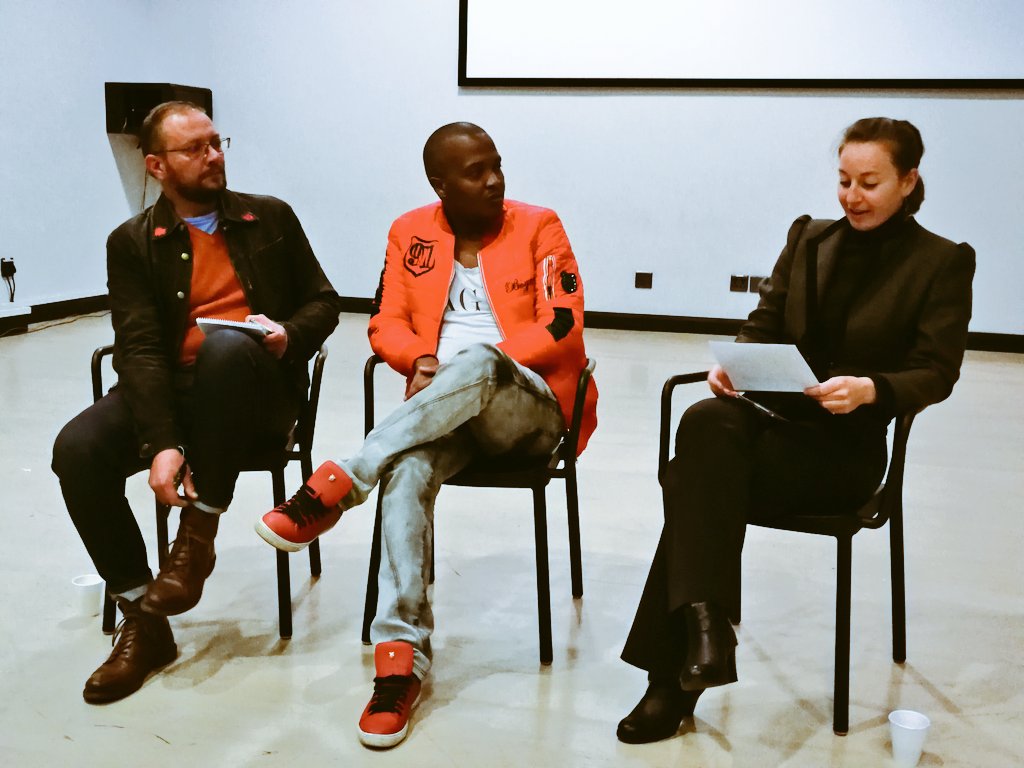 Qhakaza's tweet image. Out at @ArterialNetSA's #BiteTheHandThatFeedsYou discussion. Hearing from @PhilMphela &amp;amp; @SAPoptart about SA's arts sector, funding, cultural institutions, scandals...
#ArtOut