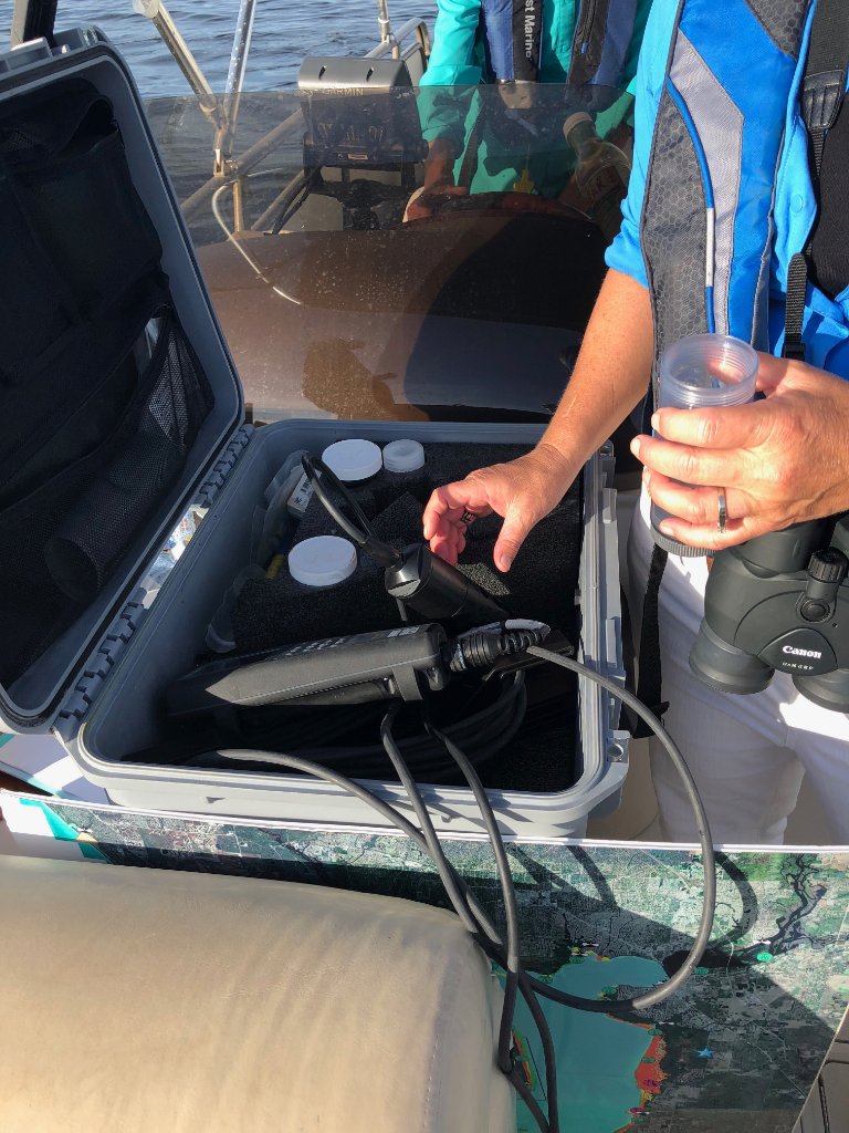 FLDEPNews's tweet photo. Secretary Valenstein gets a firsthand look at Charlotte Harbor Aquatic Preserve, and the extensive monitoring that DEP’s Florida Coastal Office and its partners do there. Staff like Mindy, Mary, Keith and Heather monitor seagrass, water quality & bird rookeries. #DEPintheField https://t.co/rzdkXzTBnq