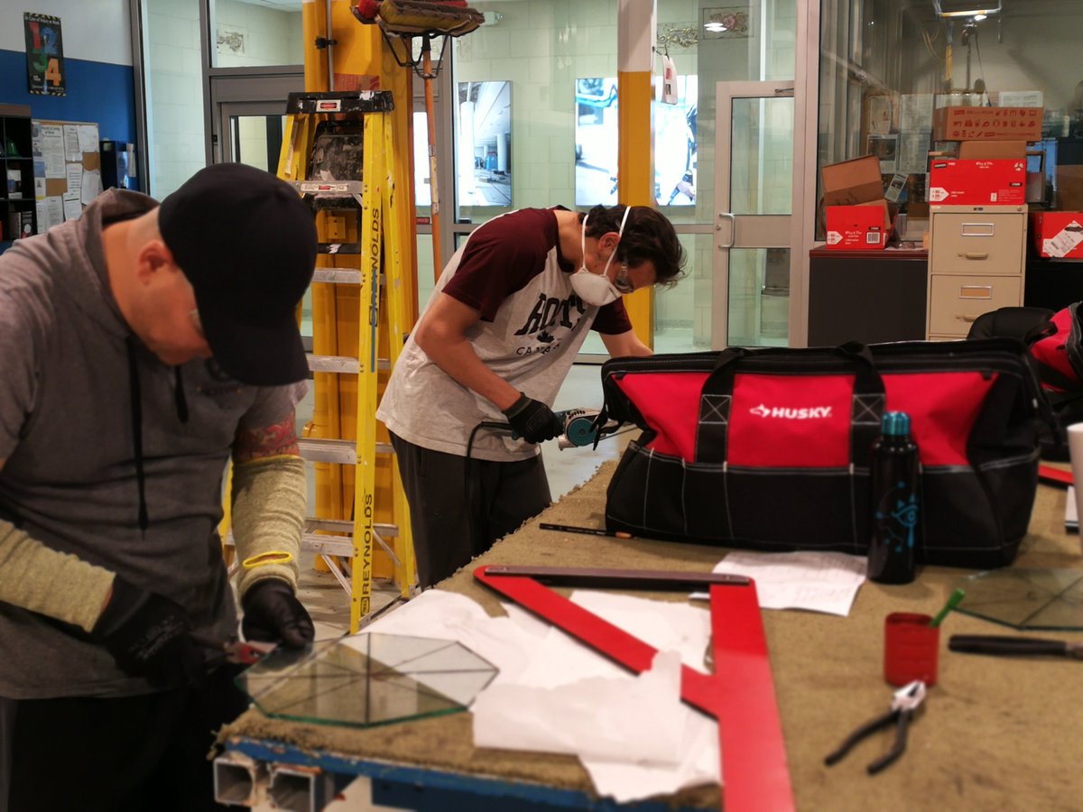 FTIontario's tweet photo. Some Glazier Pre-Apprenticeship hands on time learning how to cut glass https://t.co/3rPvd4pa7a