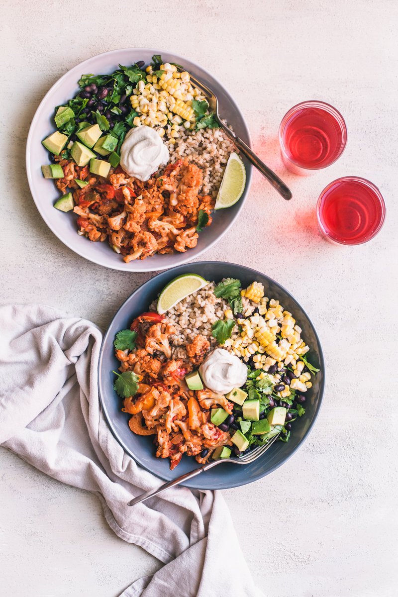 These Chipotle Cauliflower Burrito Bowls are up on the blog today! We are obsessed with these and we hope you'll give them a try 😘

golubkakitchen.com/chipotle-cauli…