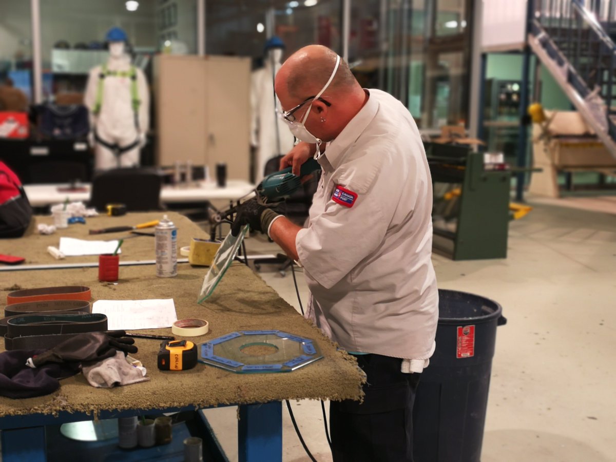 FTIontario's tweet photo. Some Glazier Pre-Apprenticeship hands on time learning how to cut glass https://t.co/3rPvd4pa7a