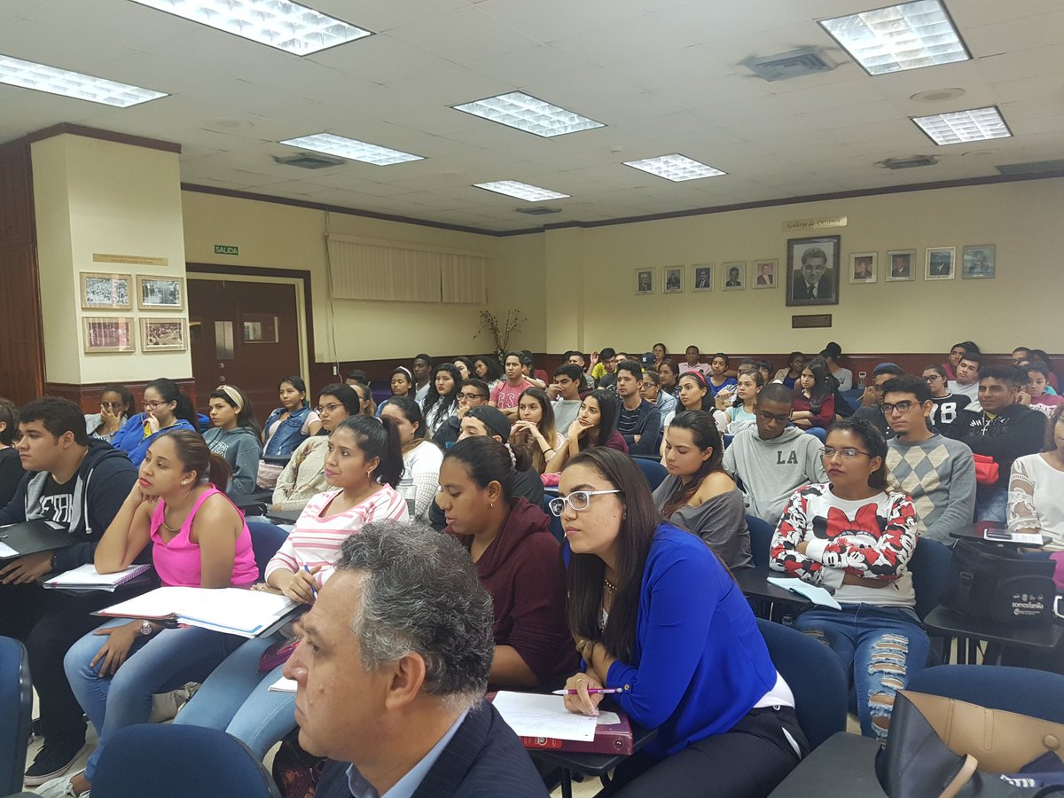 LyndaLuna06's tweet image. Retos Actuales y Futuros  del Profesional de la Logística @utppanama #DTSolutions