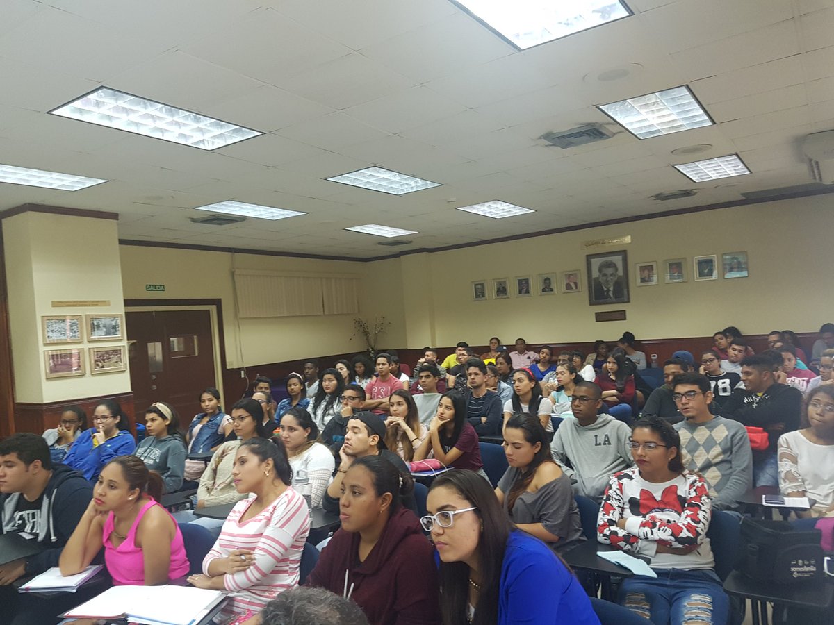 LyndaLuna06's tweet image. Retos Actuales y Futuros  del Profesional de la Logística @utppanama #DTSolutions