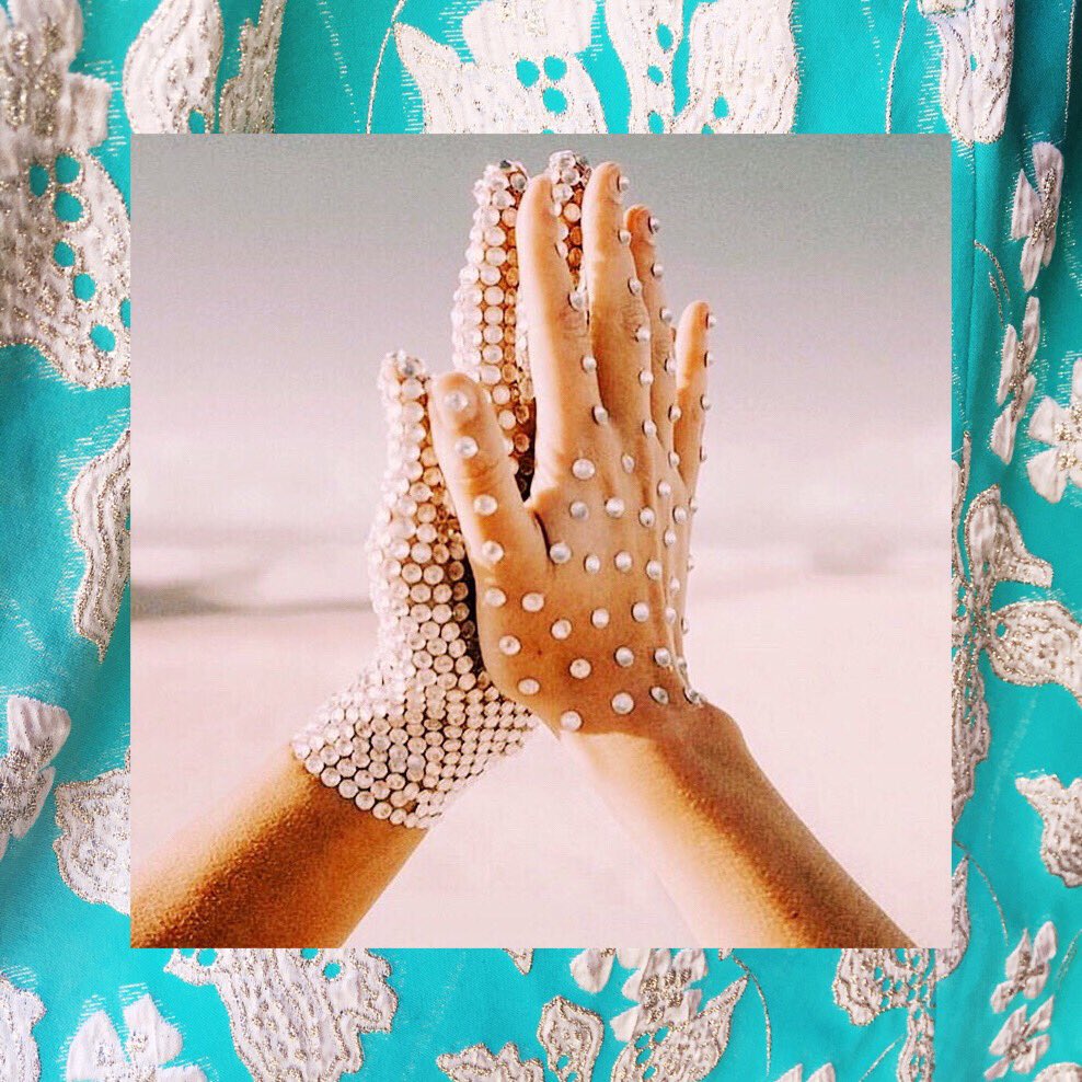 peony_vintage's tweet photo. Nothing is too little to give to a fellow community business, whether it be a kind word, social media interaction, purchasing from each other or just simply a high five! We thrive with the #community spirit in #Margate. Tagged are just a few incredible independents near us 🤝 https://t.co/maEZ5NJllP