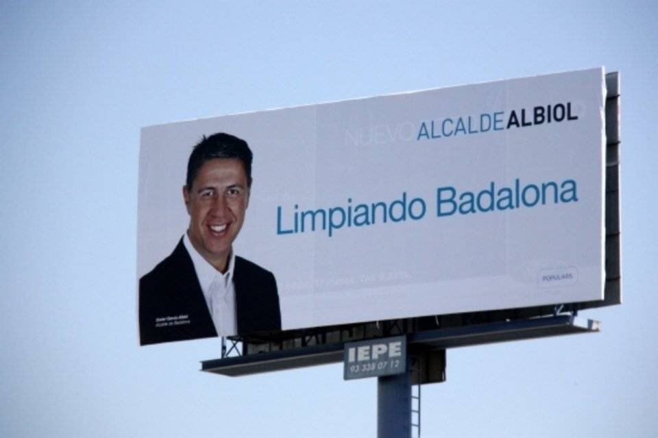 misalip's tweet photo. Avui, el mateix #PSC que no s’ha cansat d’atiar la bronca de que l’independentisme és supremacista i xenòfob, ha obtingut l’alcaldia de #Badalona gràcies als vots d’Albiol, el del “Limpiando Badalona”. I ho fa desallotjant un govern d’esquerres i republicà. #Vergonya https://t.co/kpd1DY1CJs