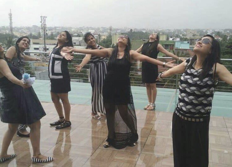 shashi_70's tweet photo. @SocietyTea #MonsoonMaster I wanna go on the terrace with my friends and enjoy the rains @vijujain1 @ritbit011 @abhilashajain55 @anitasoni22 @eshajain909 https://t.co/xRp1yqgMa8