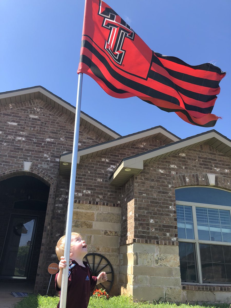 LaurenMatter's tweet photo. #howshowie just waiting for his fav baseball team like.... @TTU_Baseball #lubbock #cws #omaha #WreckEm https://t.co/Fz7VegDz0n