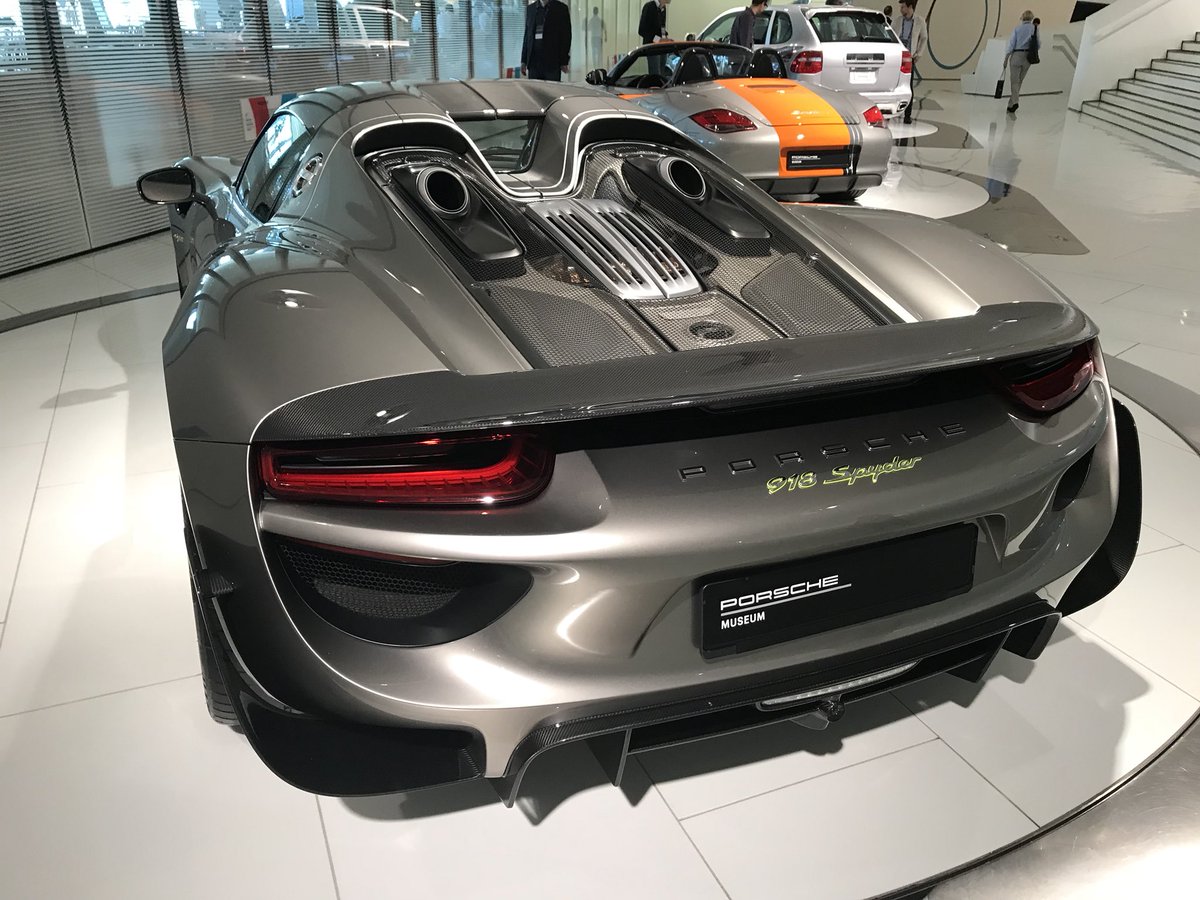 michaeldemmer's tweet image. getting ready for another awesome night with the @StartupAutobahn crew, powered by @PlugandPlayTC and hosted by our friends at @Porsche.  @WielandGroup #EmpoweringSuccess #liztenup
