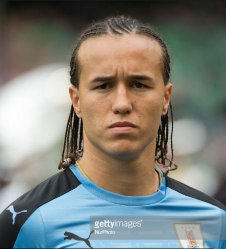 espii200's tweet photo. Alguien mas estaba viendo el partido de Uruguay, que culo tiene Laxalt!! RT para ver mas #URU #Uruguay #Rusiayuruguay https://t.co/qnL0O1mTjC